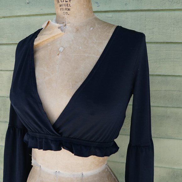 Rufffled Crop Workout Black Long Sleeve Shirt - Picture 1 of 3